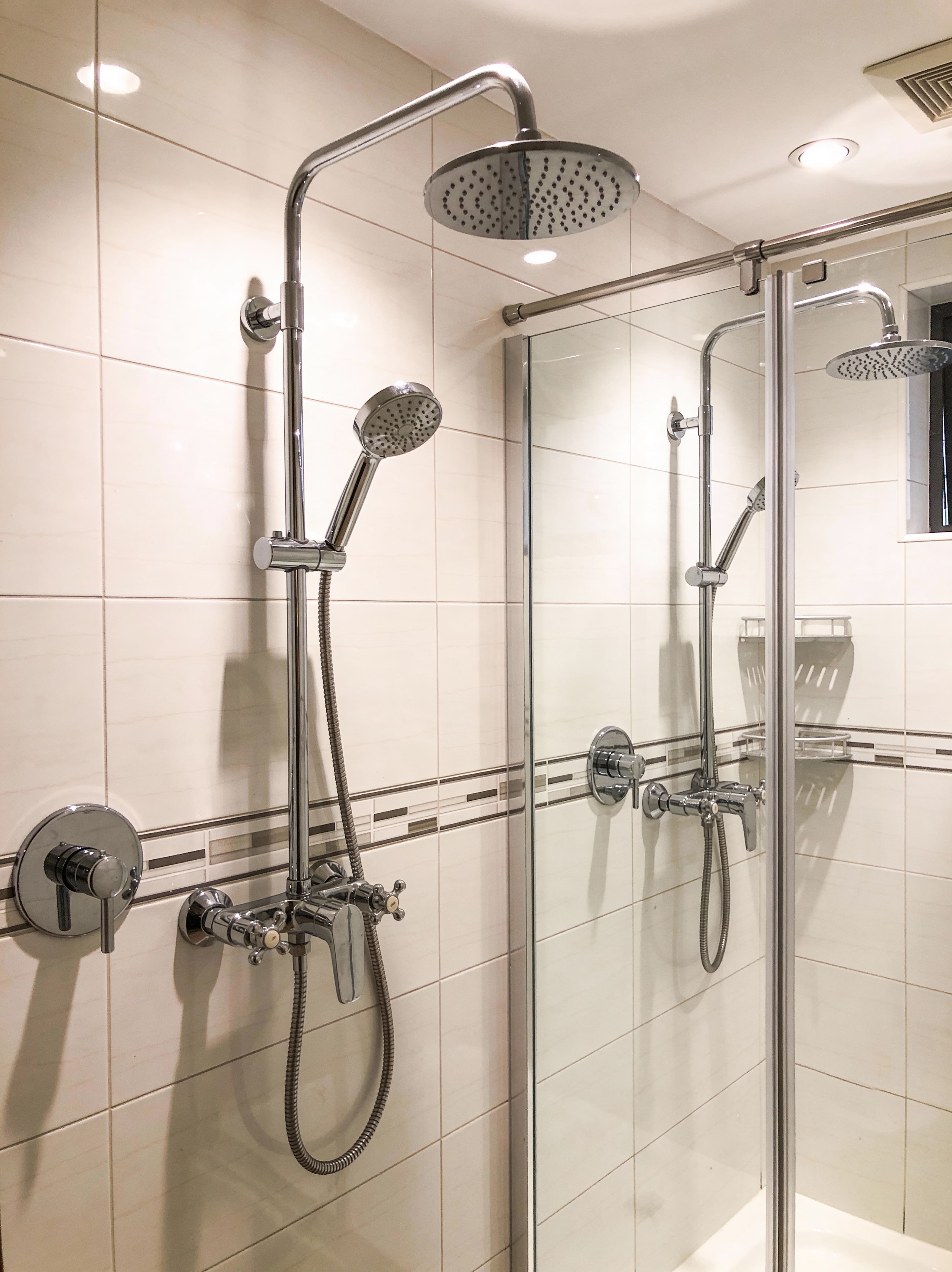 Stylish contemporary bathroom